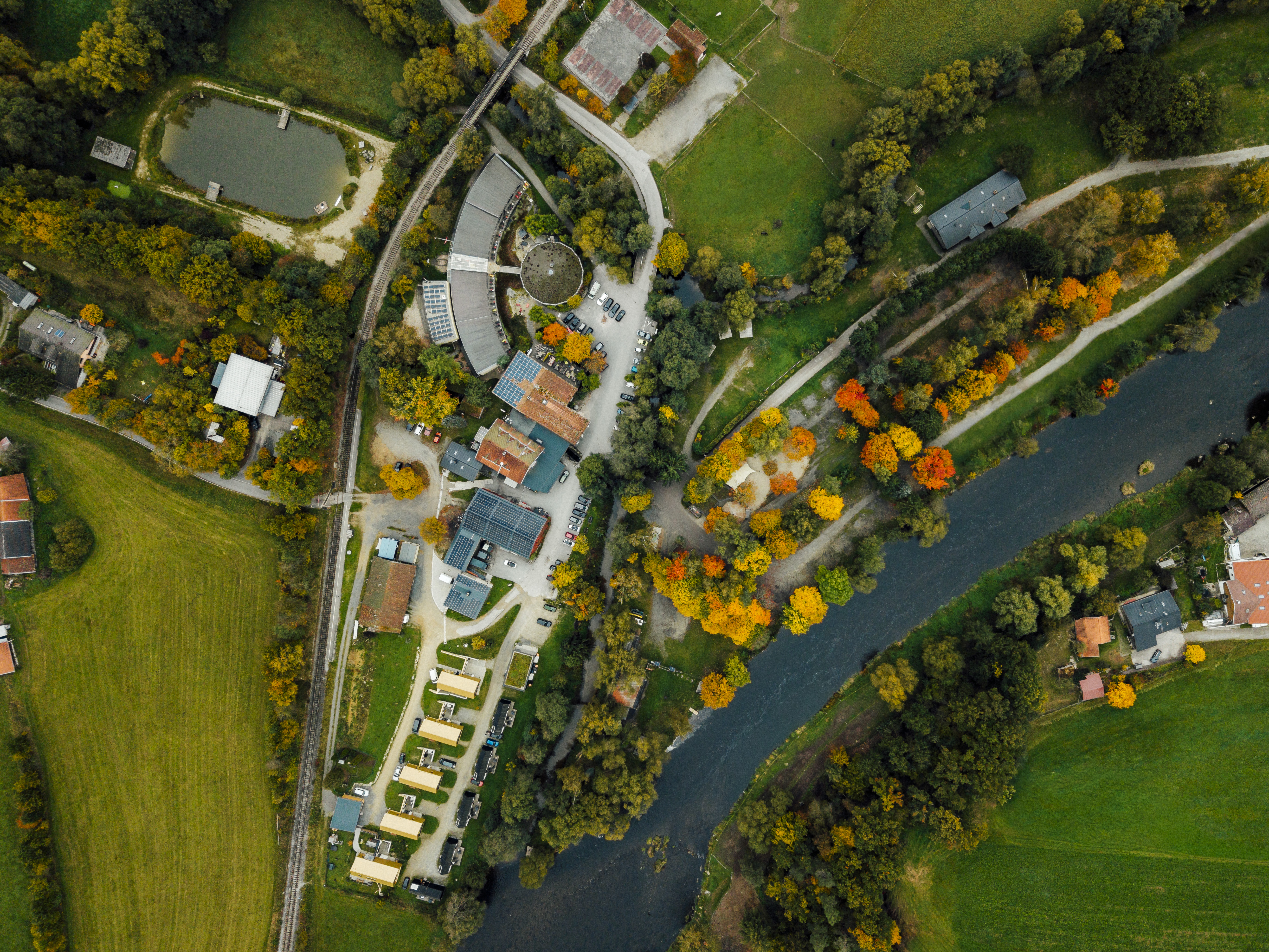 WEIT WEG VOM REST DER WELT. 