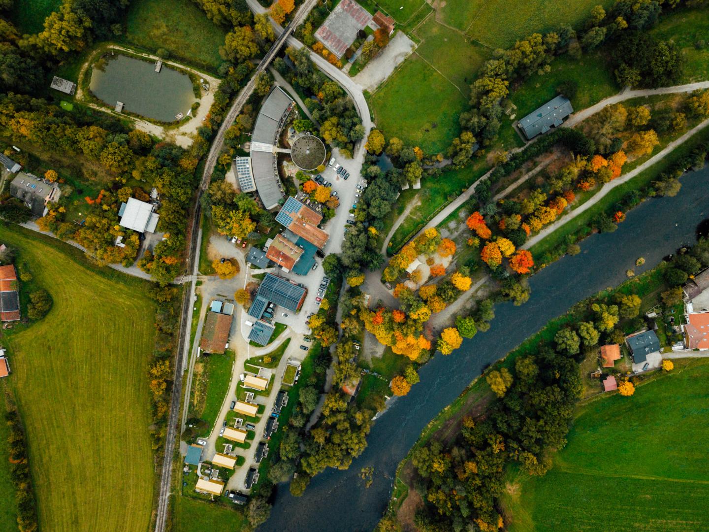 WEIT WEG VOM REST DER WELT. 