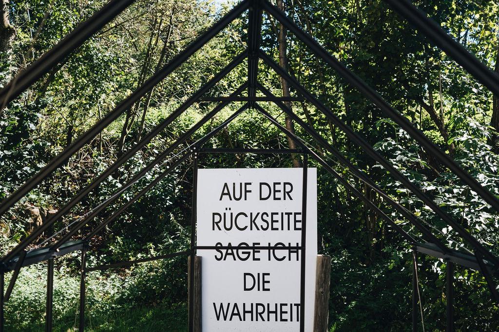 WEIT WEG VOM REST DER WELT